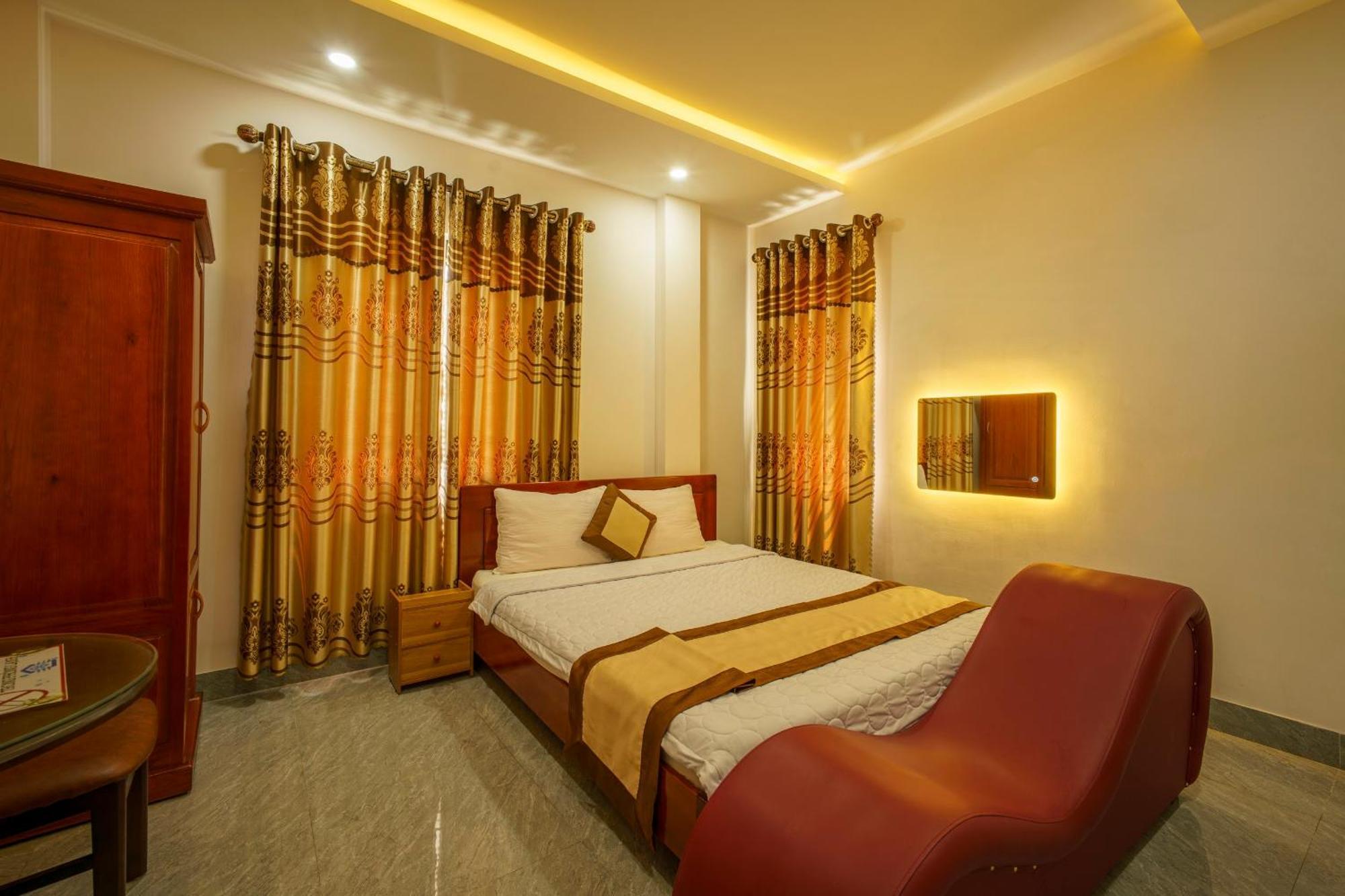 Phu Xuan Hotel 퀴논 외부 사진