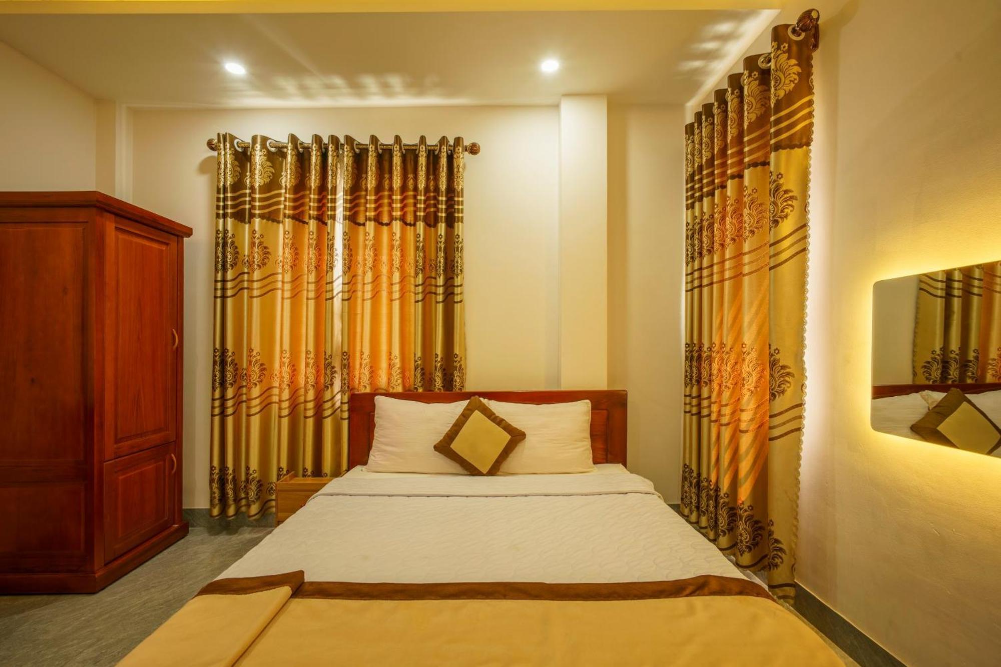 Phu Xuan Hotel 퀴논 외부 사진